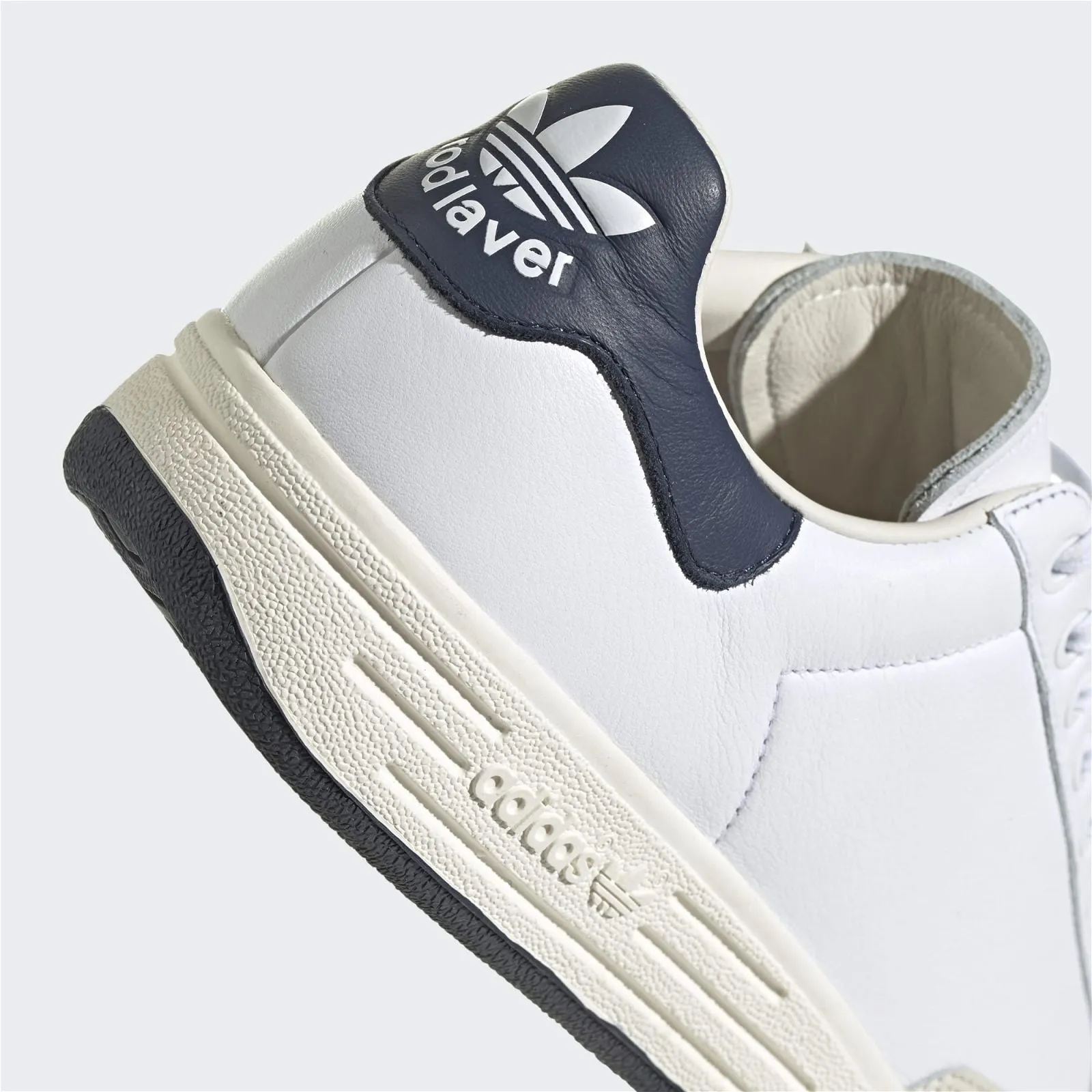 adidas Originals Unisex Rod Laver Shoes - White / Navy