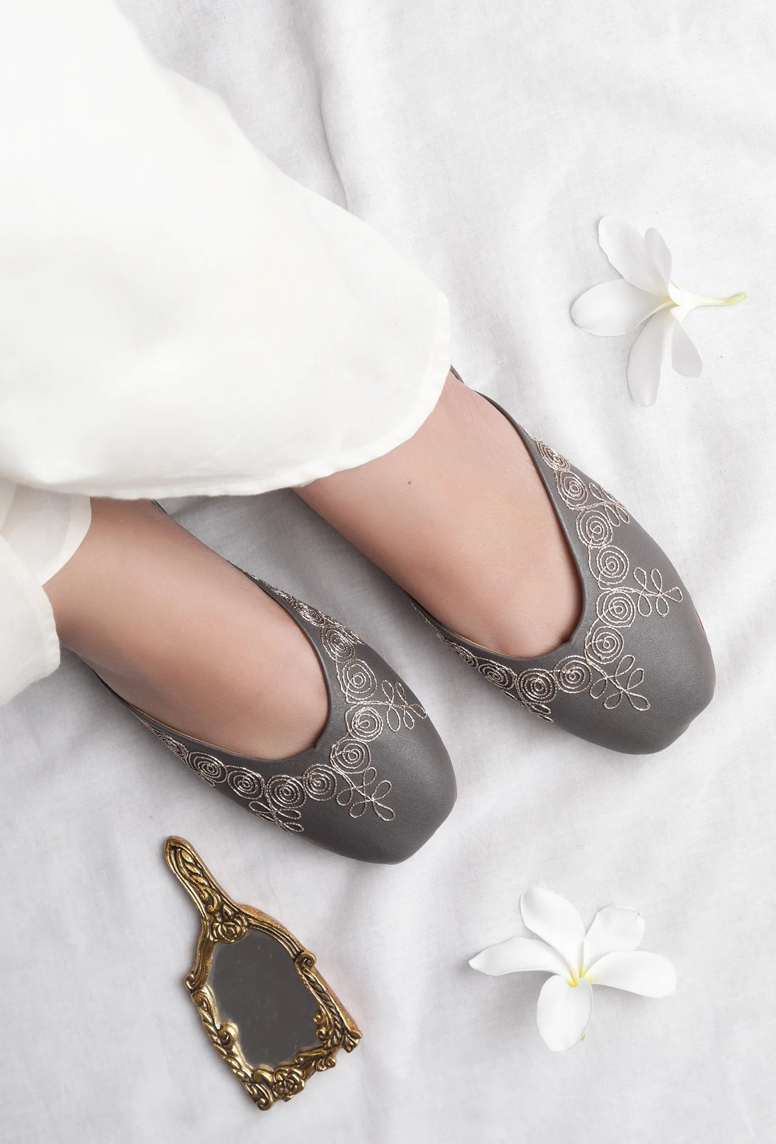 Aurora Grey Dori Zari Embroidered Jutti