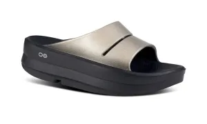 OOFOS Womens OOmega OOahh Luxe Slide Sandal Latte